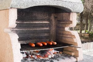 Come scegliere il barbecue in muratura prefabbricato perfetto per il tuo giardino